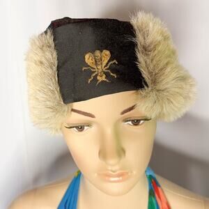 Furry Bee Emblem Wrap Tie Hat
